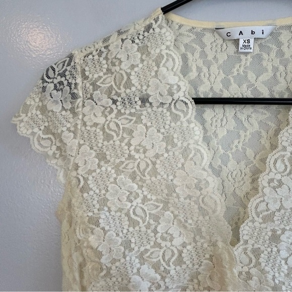 CAbi Cream Lace Cap Sleeve Fitted Sheer Blouse Size XS - Picture 5 of 9